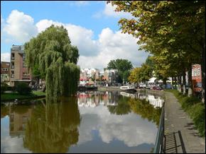 File:Gouda-Canal-Blekerssingel.JPG